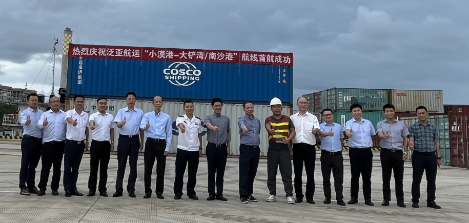 AG真人物流集团受邀参加小漠港首条内贸集装箱航线开航仪式